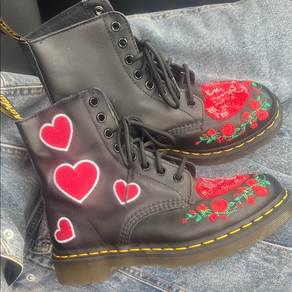 DOC MARTENS 1460 Valentine remix w/Sequin Heart appliqué’s /Embroidered Roses - Picture 2 of 14